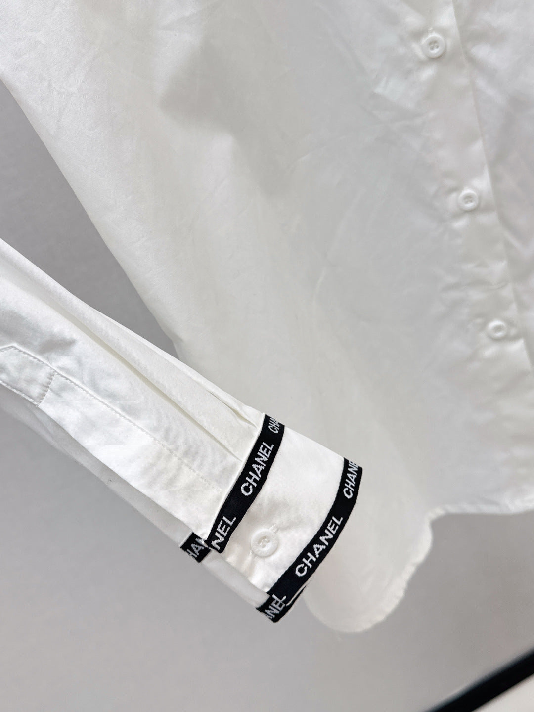 Chan New scarf-decorated shirt