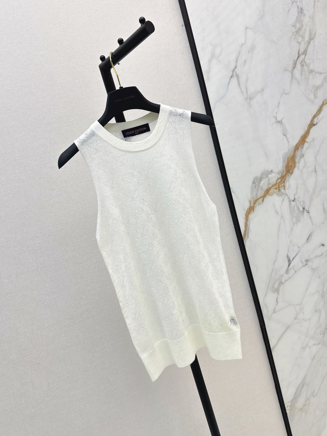 Louis New sleeveless vest