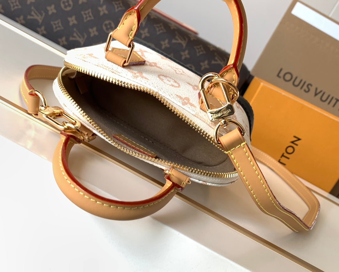 New 💯 ladies' bags