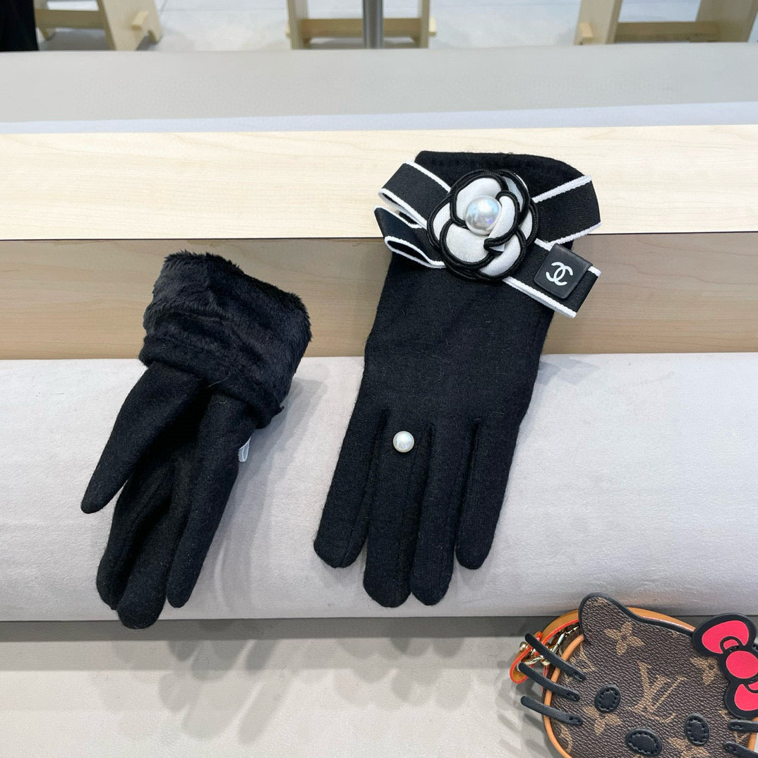 Chan wool gloves