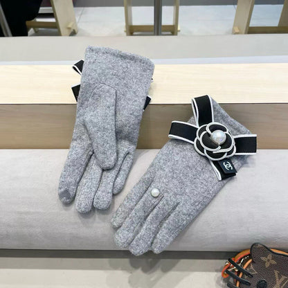 Chan wool gloves