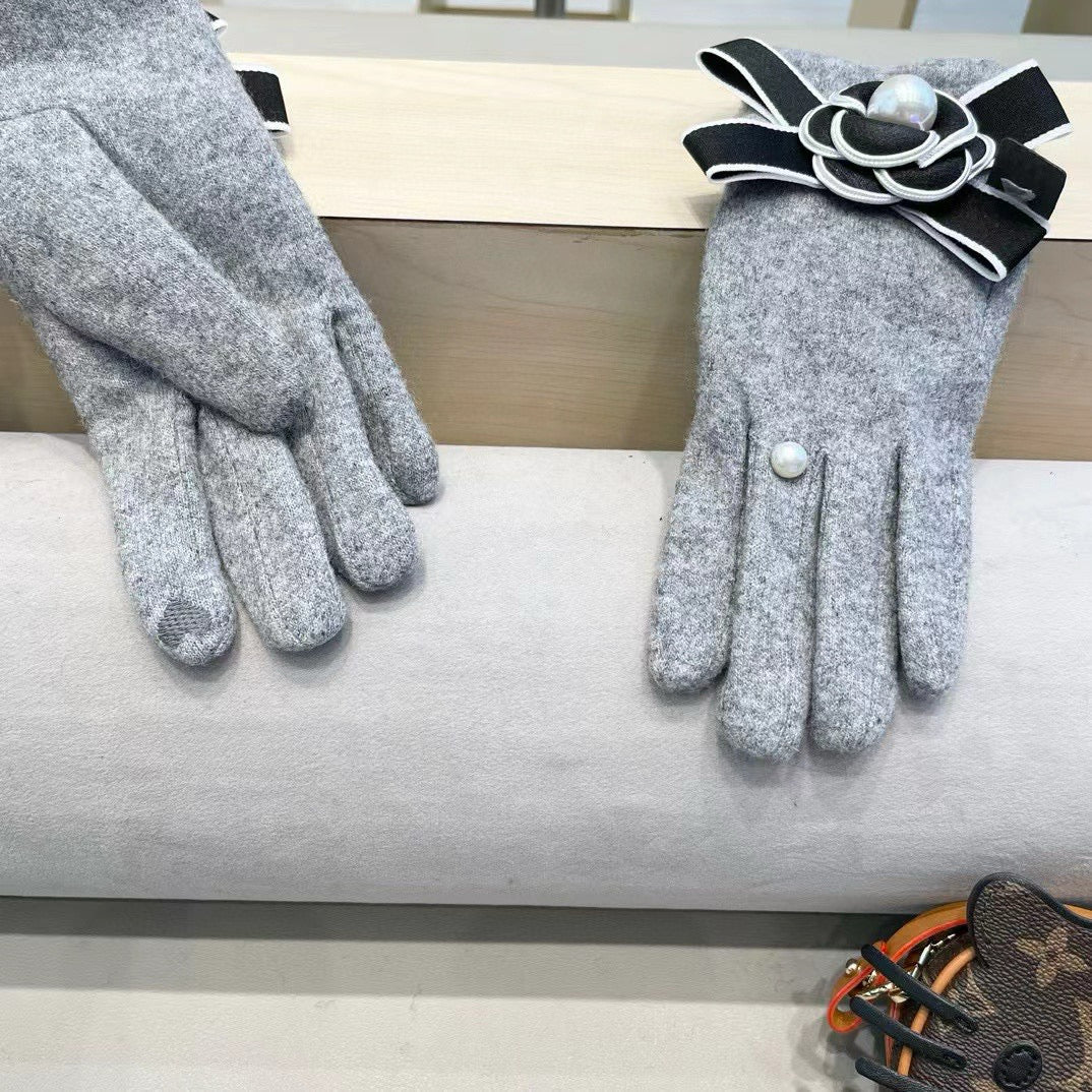 Chan wool gloves