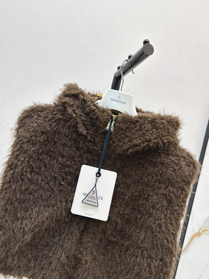 Monc New hooded down vest