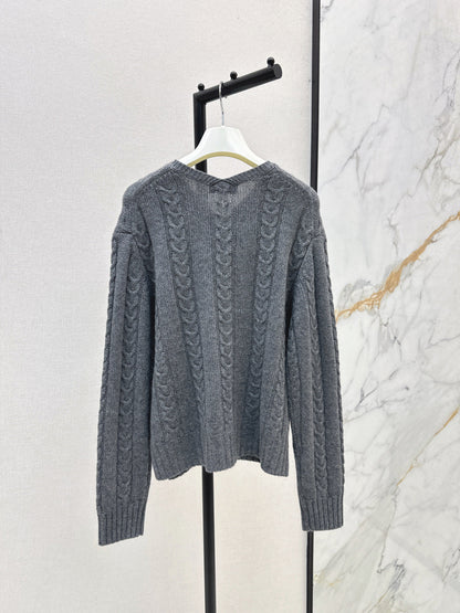 Loe NEW V-neck sweater