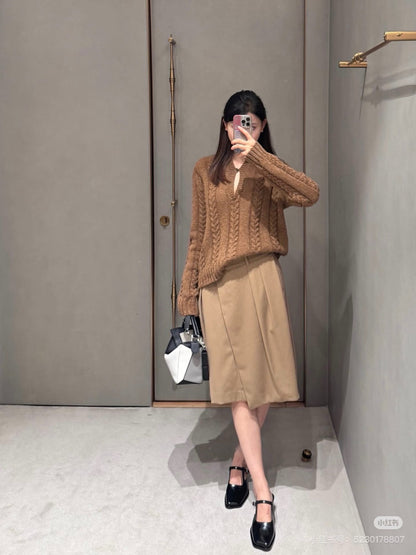 Loe NEW V-neck sweater