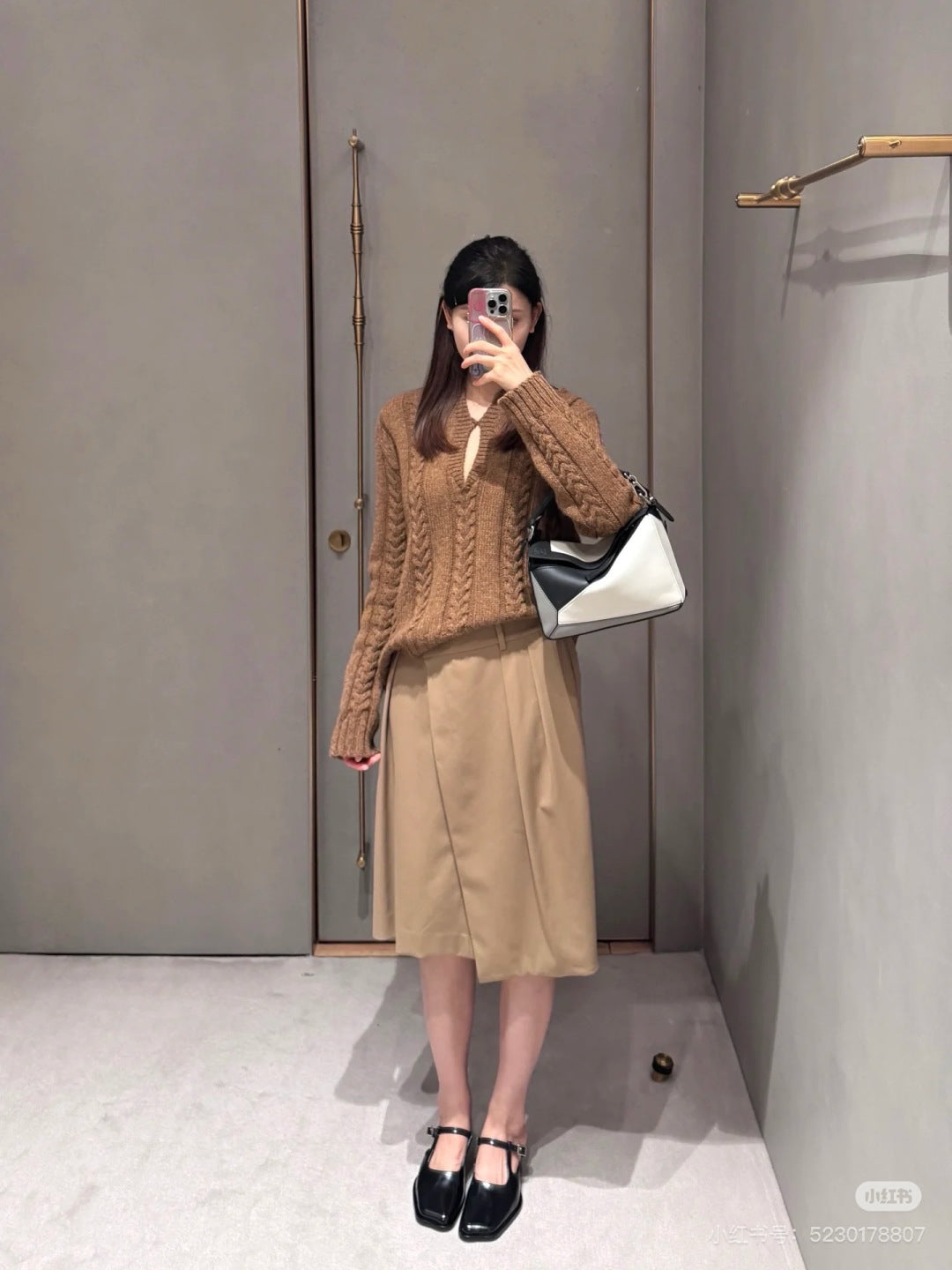 Loe NEW V-neck sweater