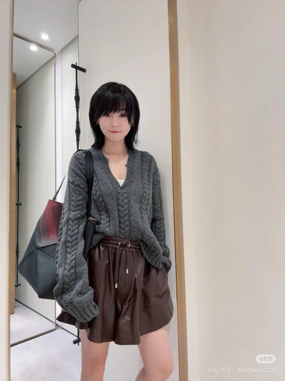 Loe NEW V-neck sweater