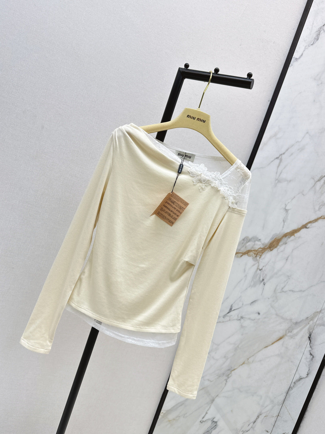 Miu NEW Lace base shirt