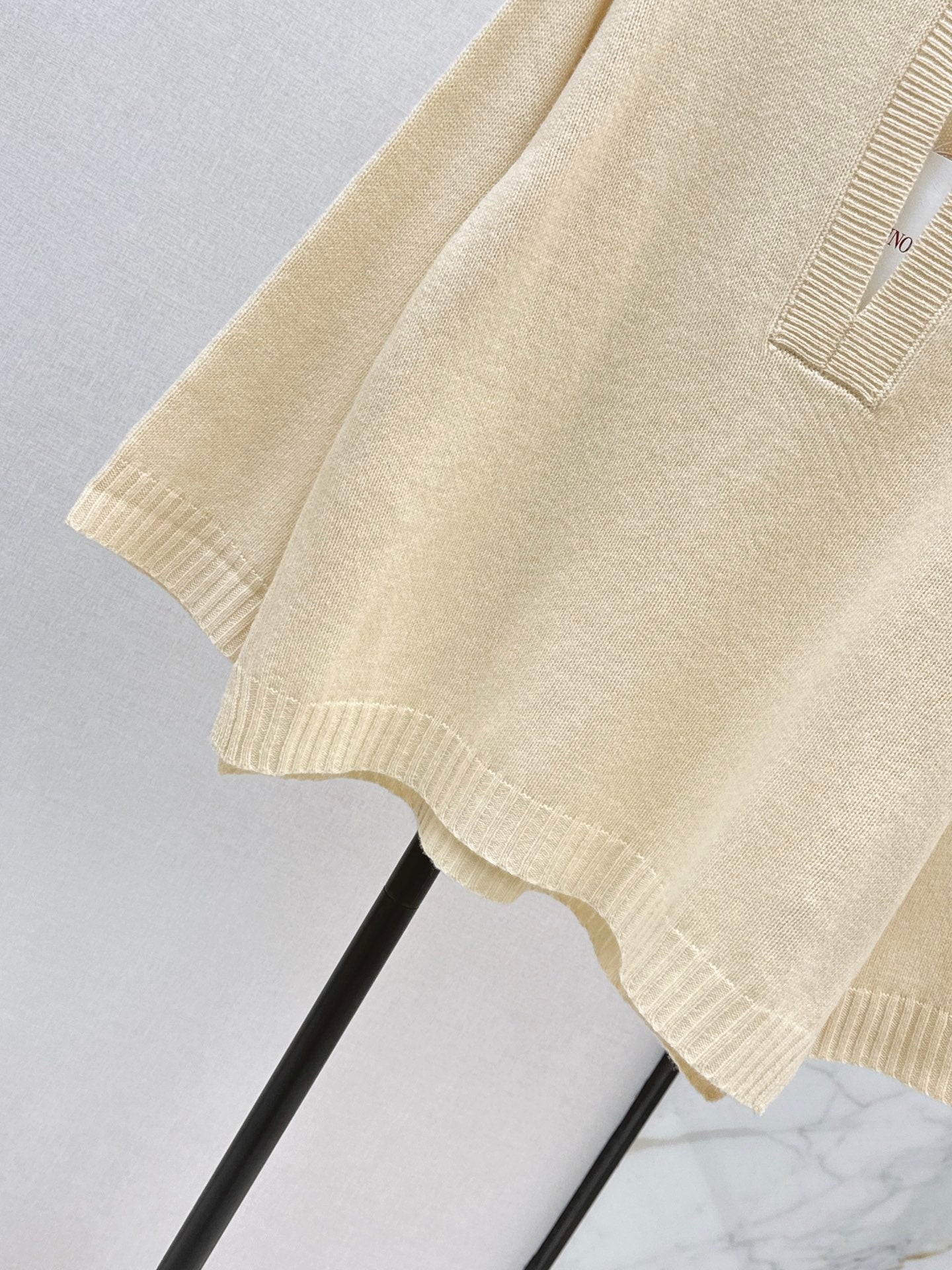 Va1en NEW wool sweater