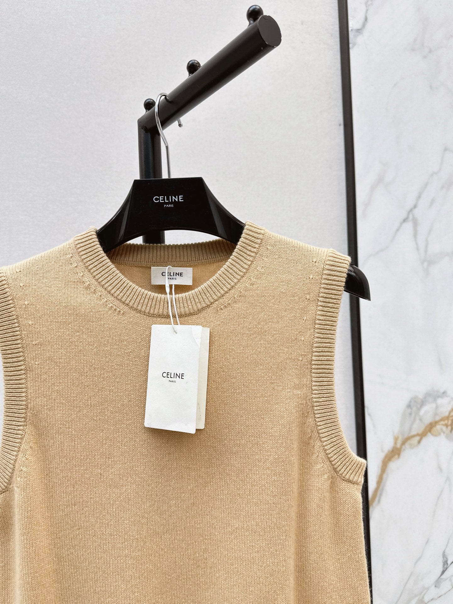 Ce1i NEW sleeveless sweater