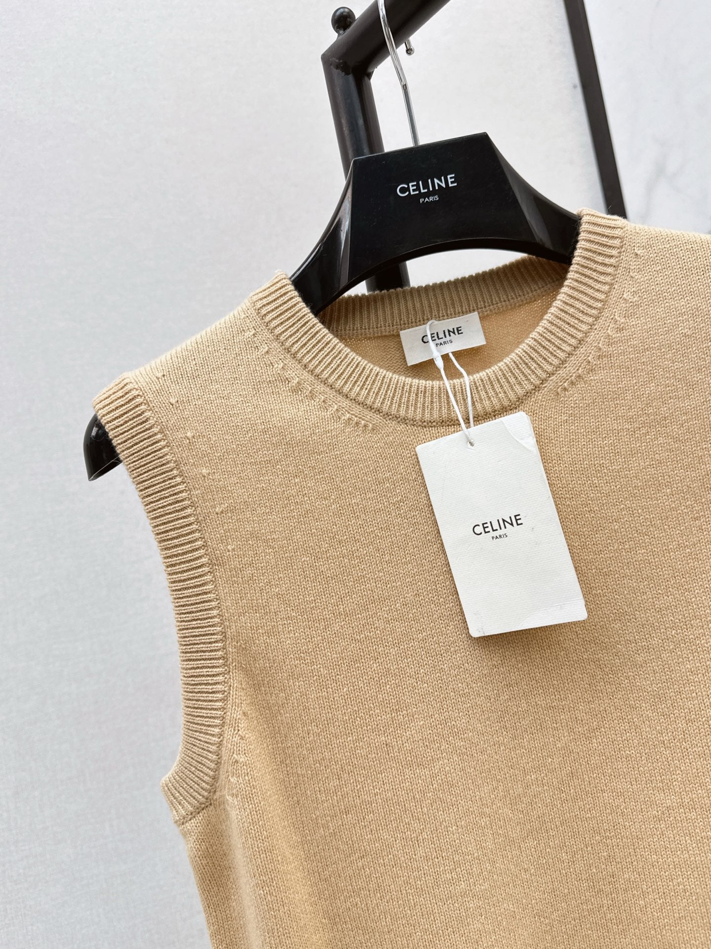 Ce1i NEW sleeveless sweater