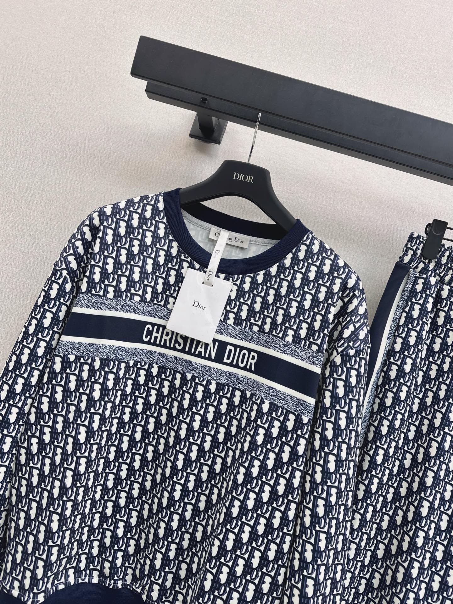 CD NEW  Classic presbyopia suit