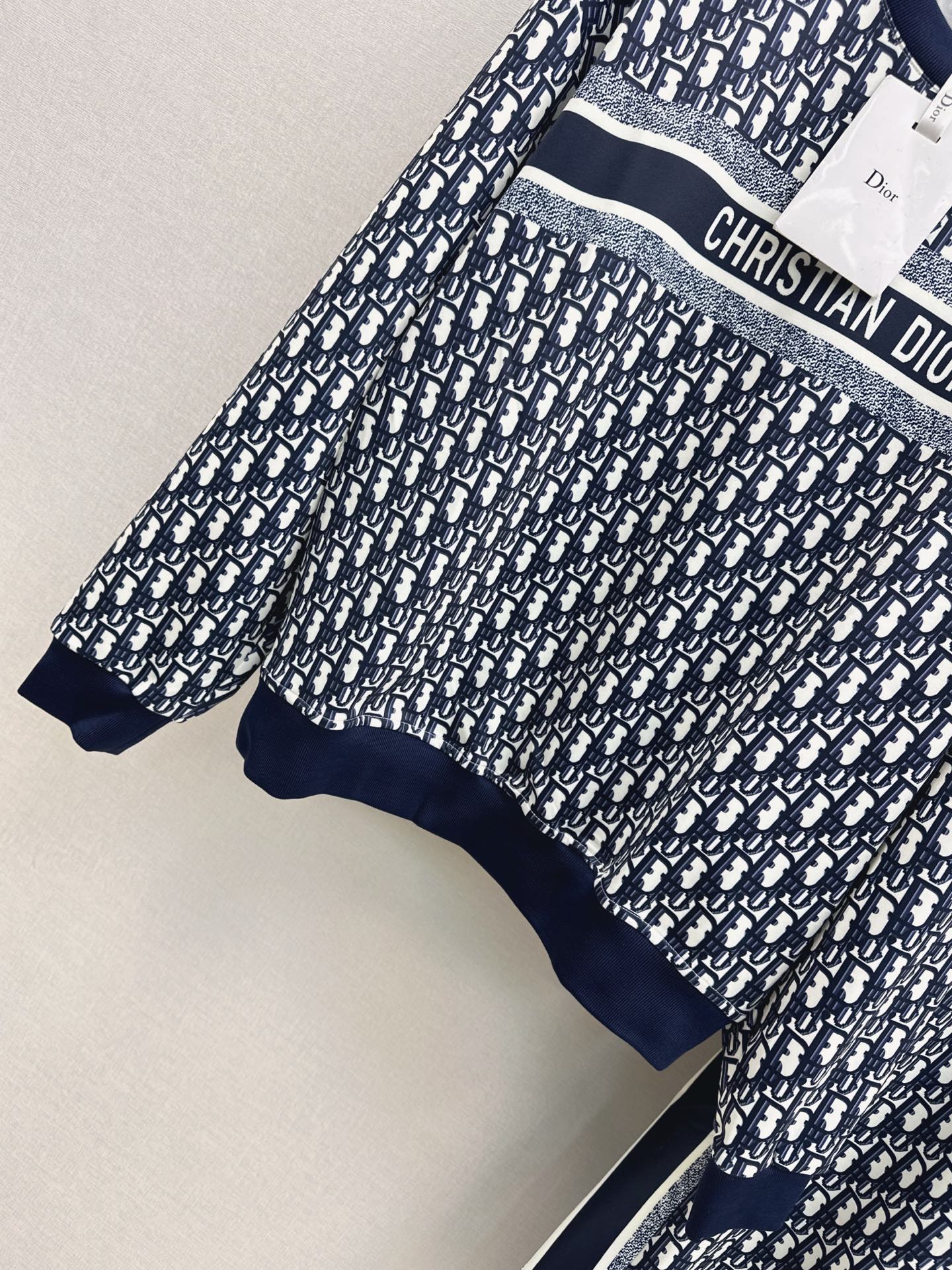 CD NEW  Classic presbyopia suit