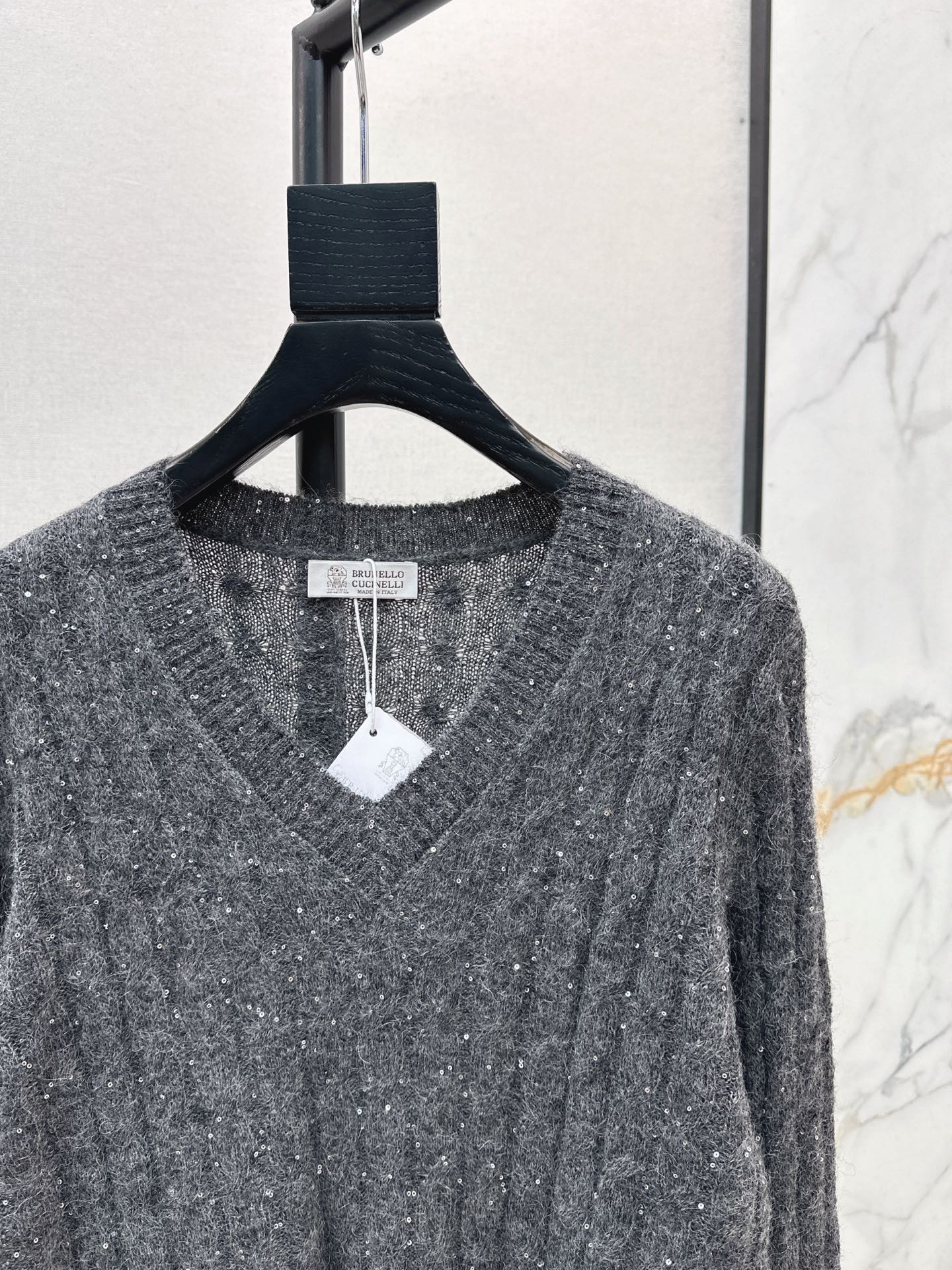 Brun NEW V-neck sweater