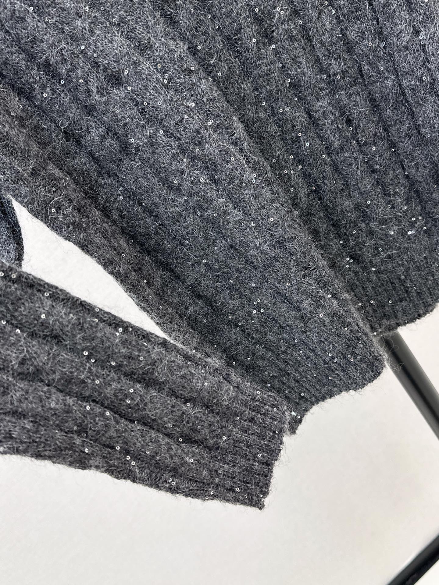 Brun NEW V-neck sweater