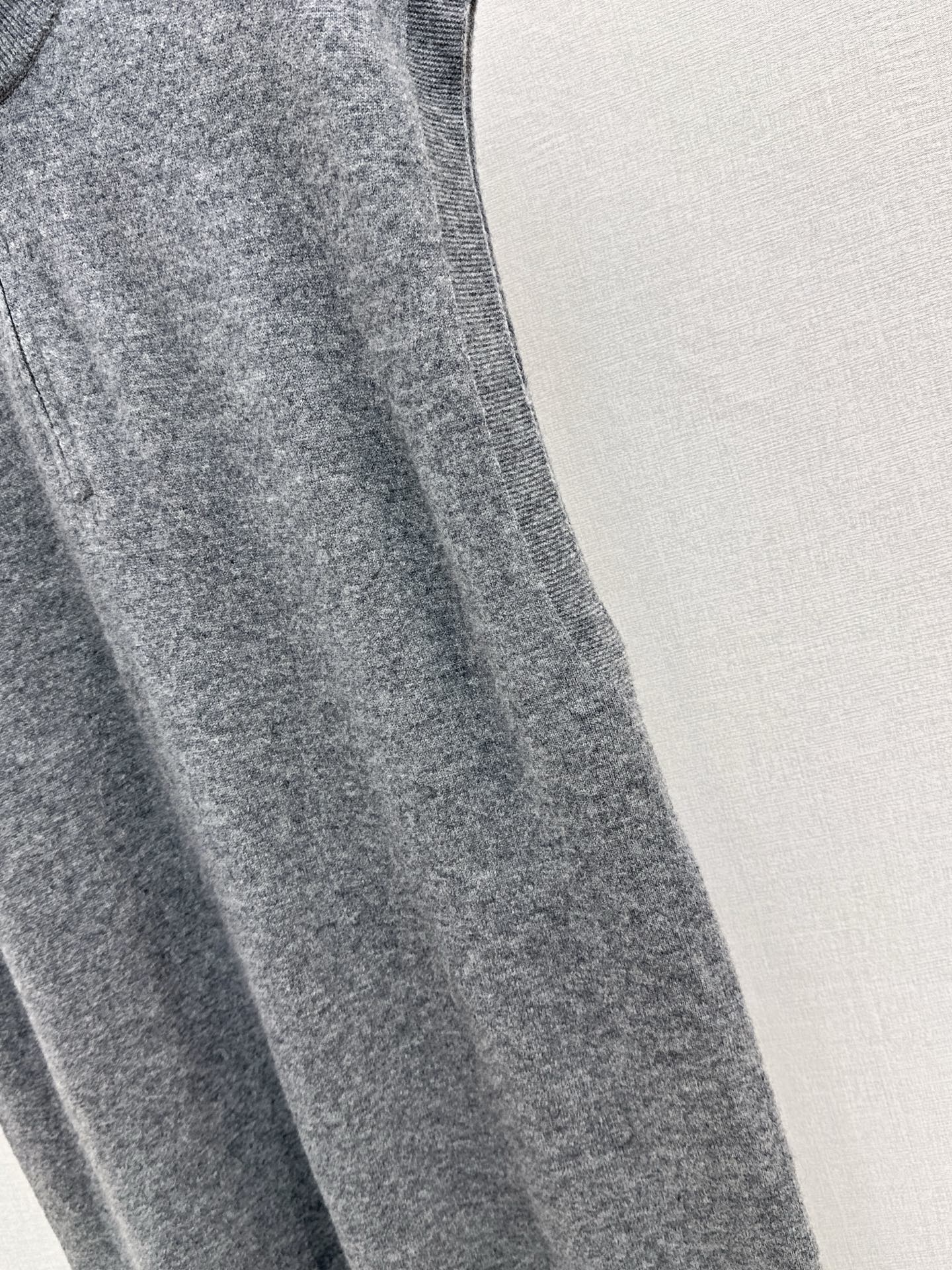 Herm NEW Wool sleeveless dress