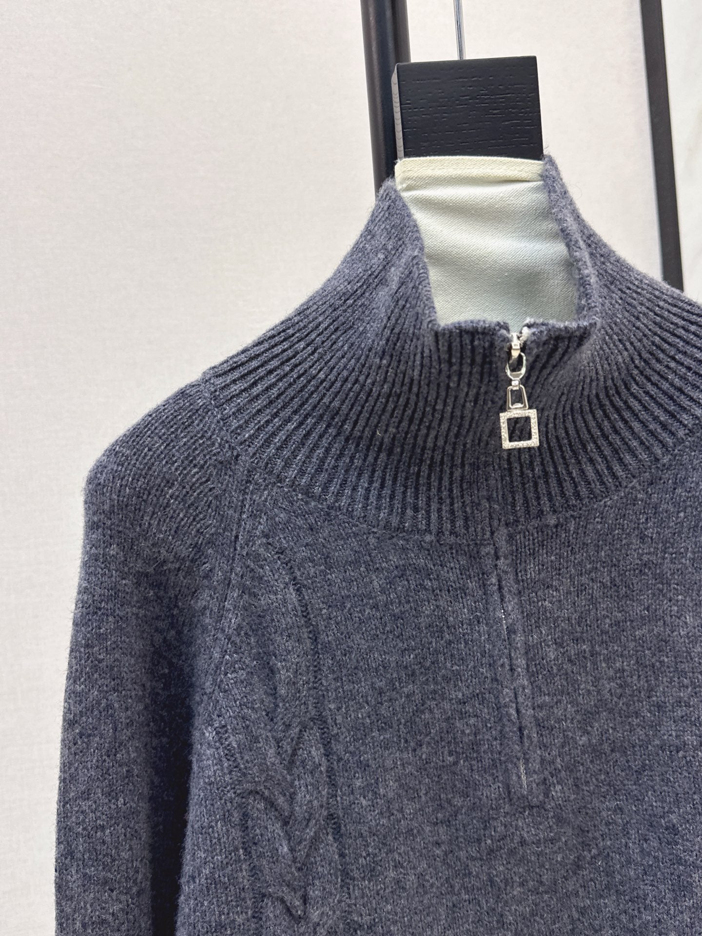 Loro NEW zipper sweater