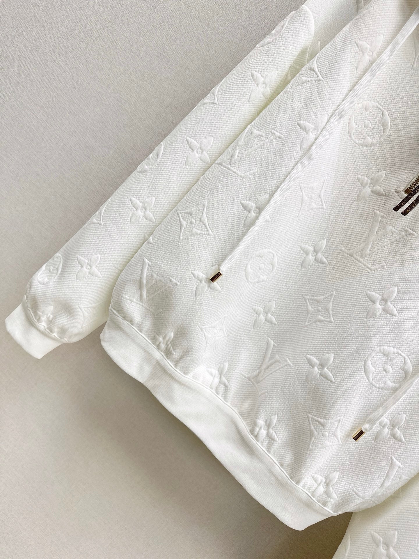 Louis NEW Letter-embossed sweatshirt