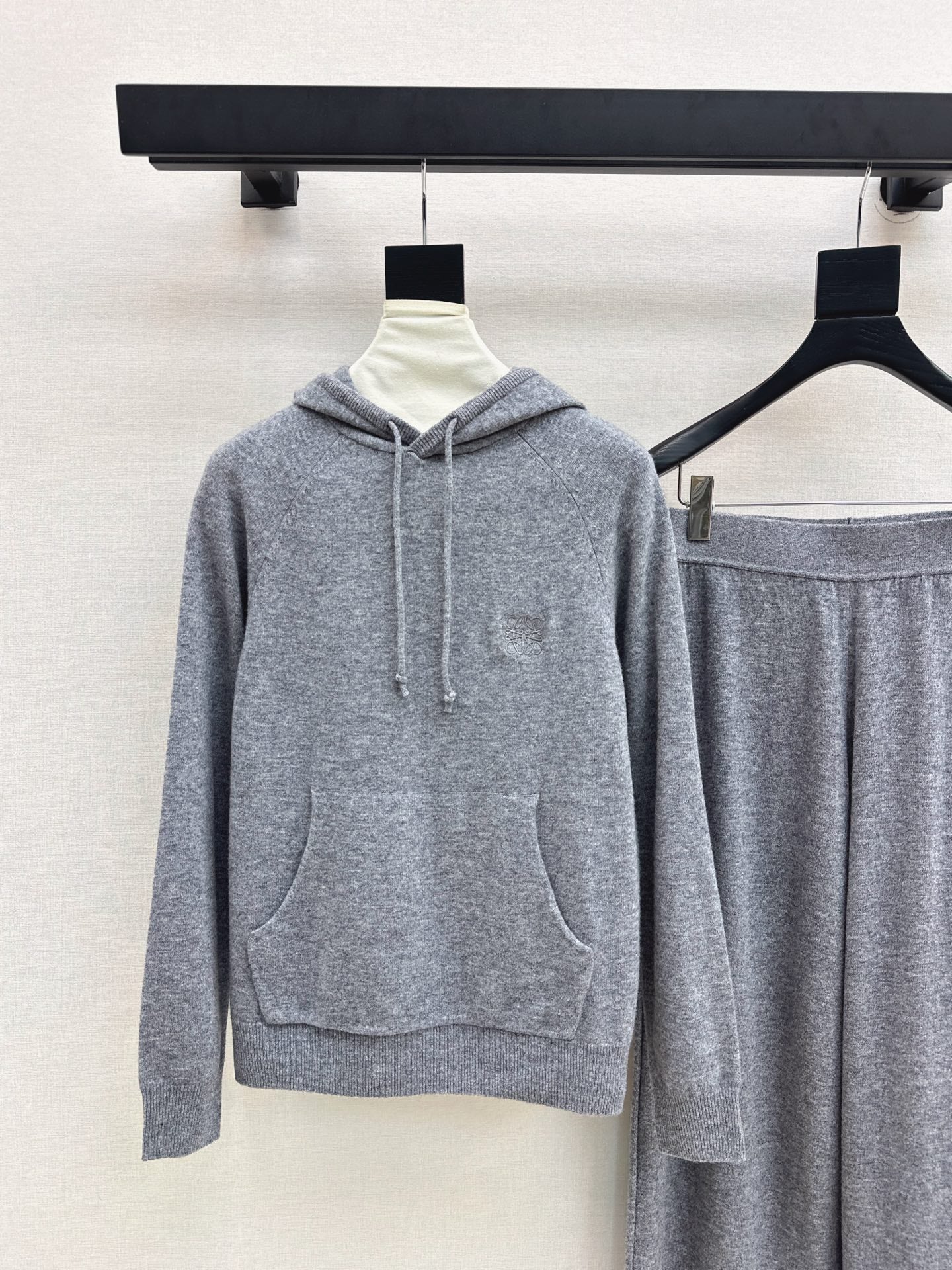 Loe NEW knitted suit