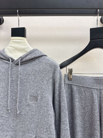 Loe NEW knitted suit