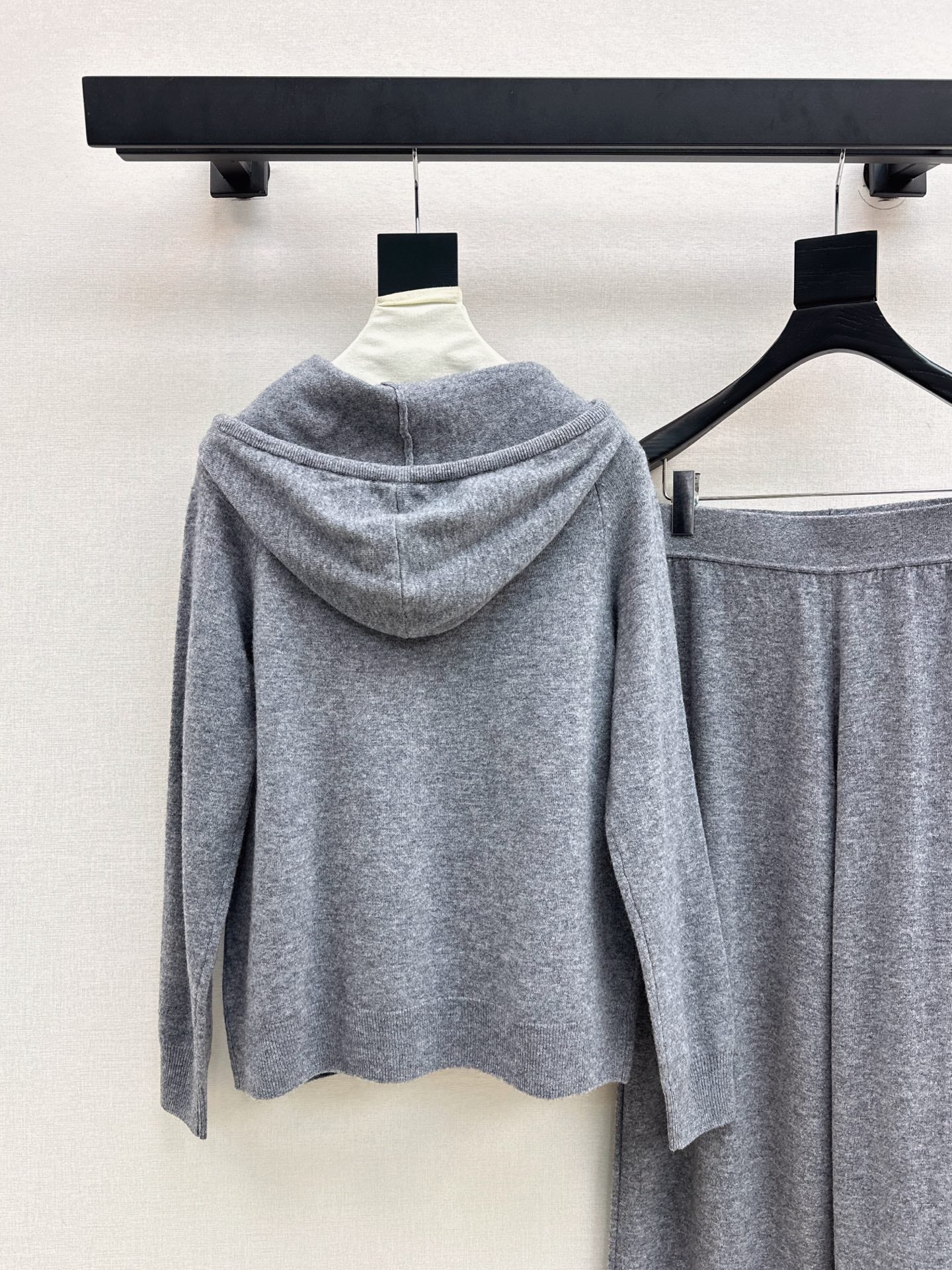 Loe NEW knitted suit