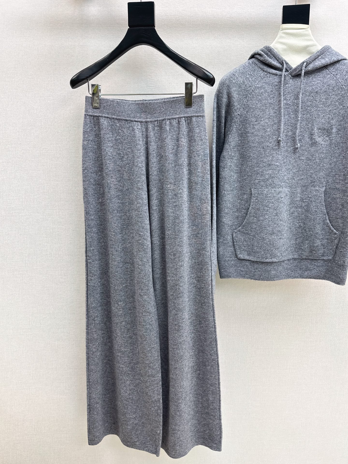 Loe NEW knitted suit