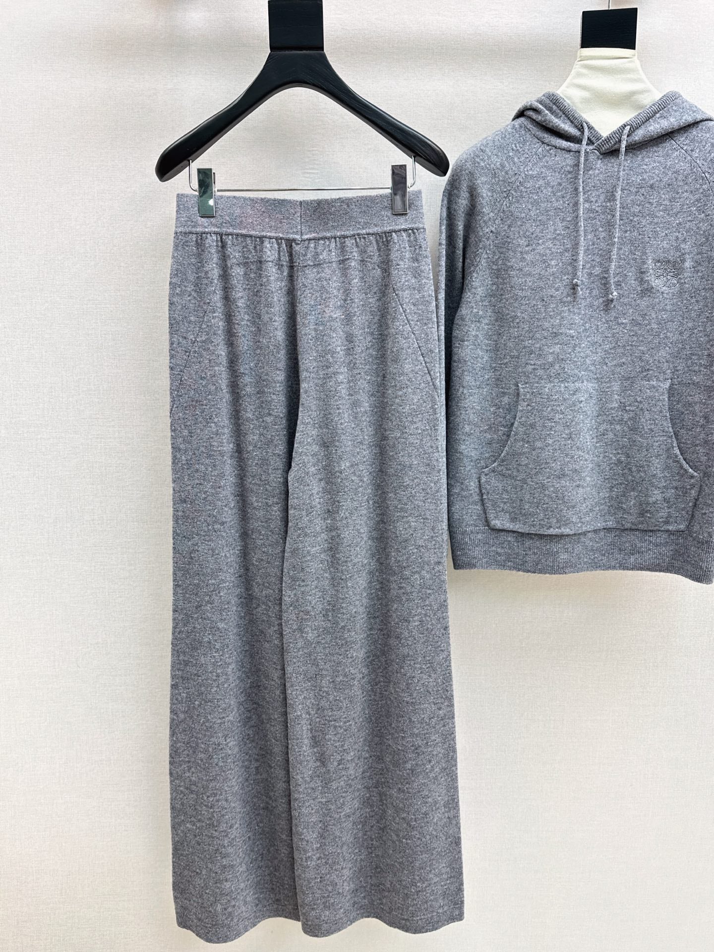 Loe NEW knitted suit