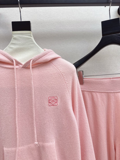 Loe NEW knitted suit