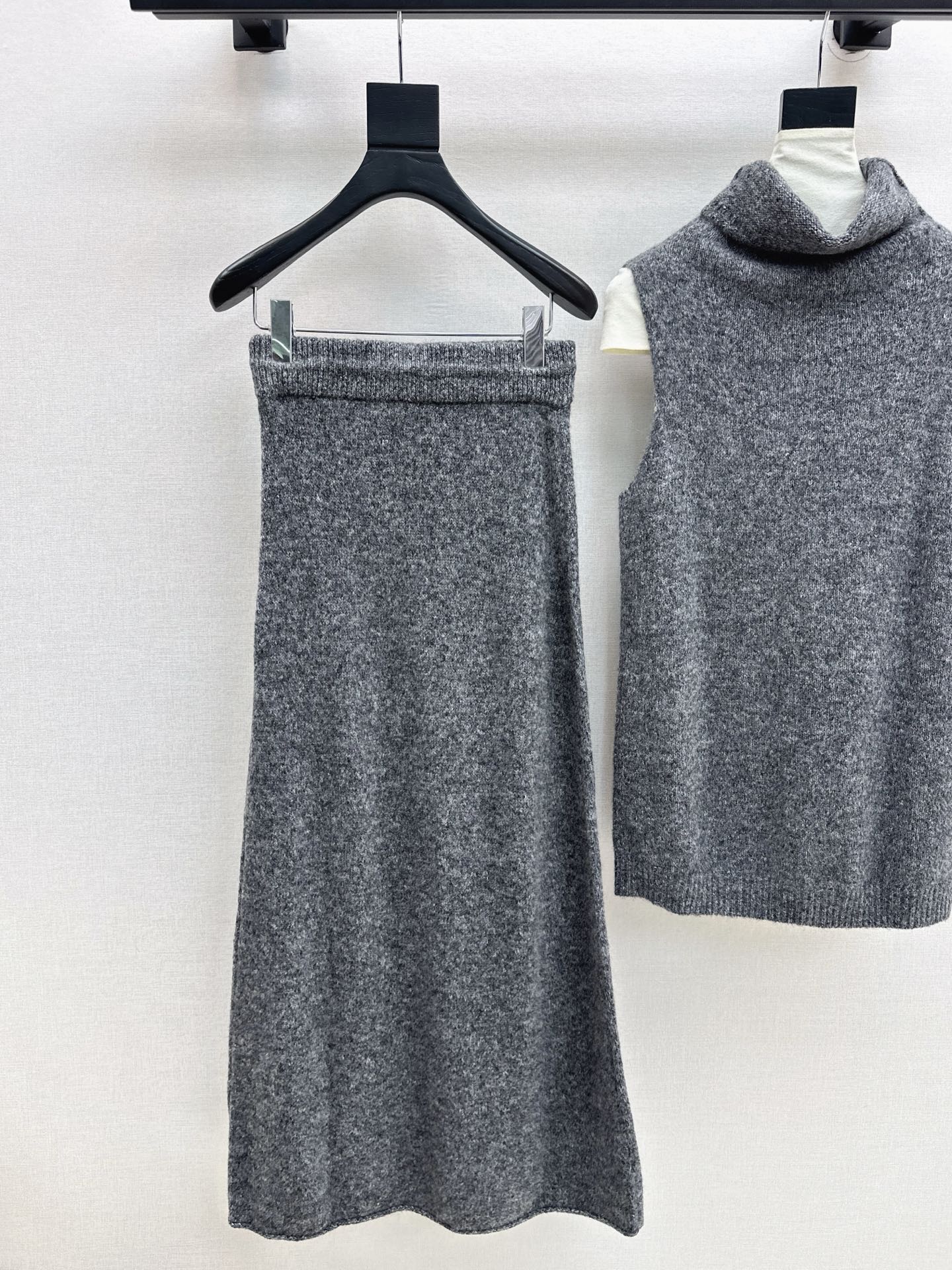 Loro NEW knitted suit