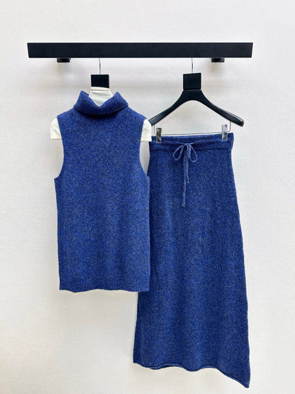 Loro NEW knitted suit