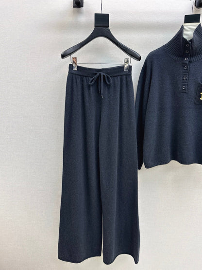 Max NEW knitted suit