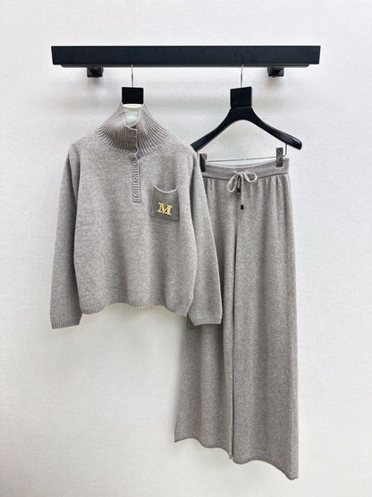 Max NEW knitted suit