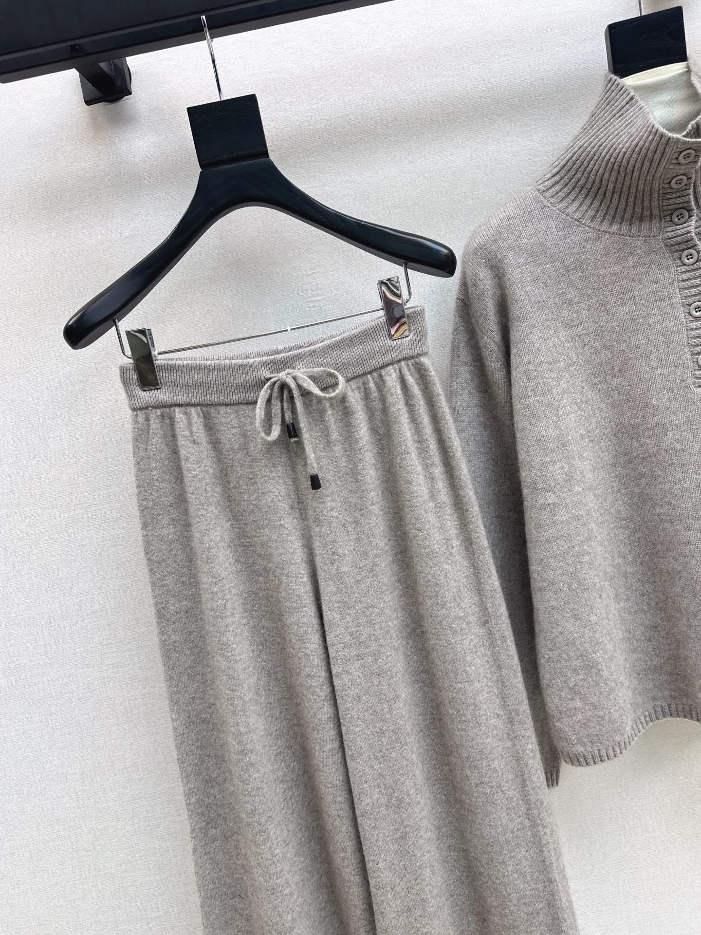 Max NEW knitted suit