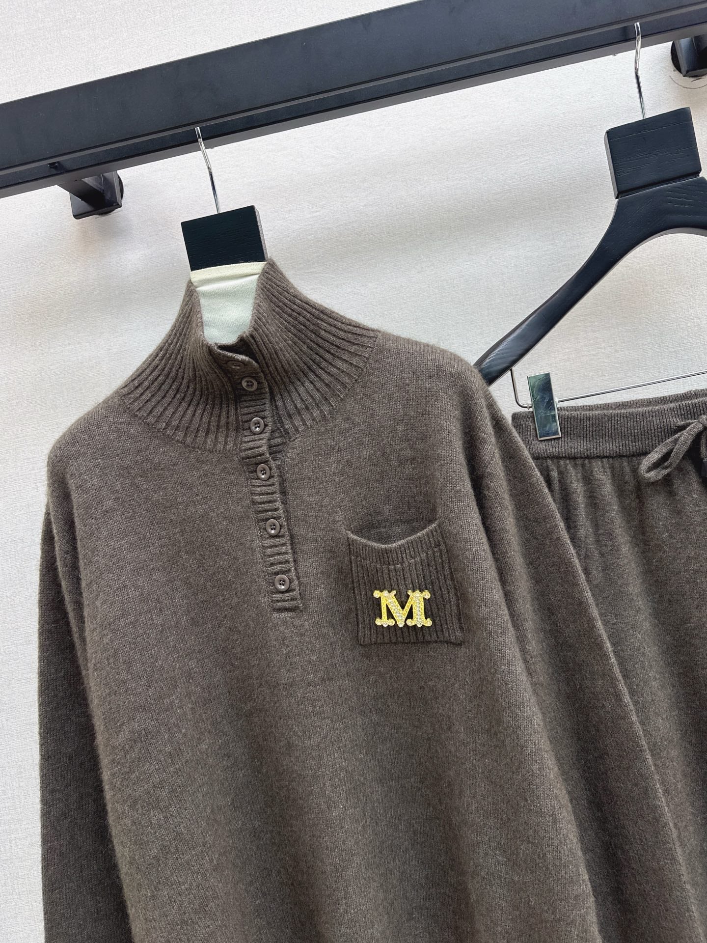 Max NEW knitted suit