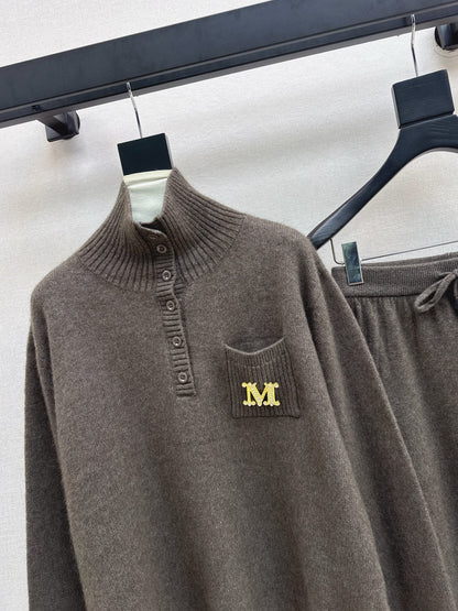 Max NEW knitted suit