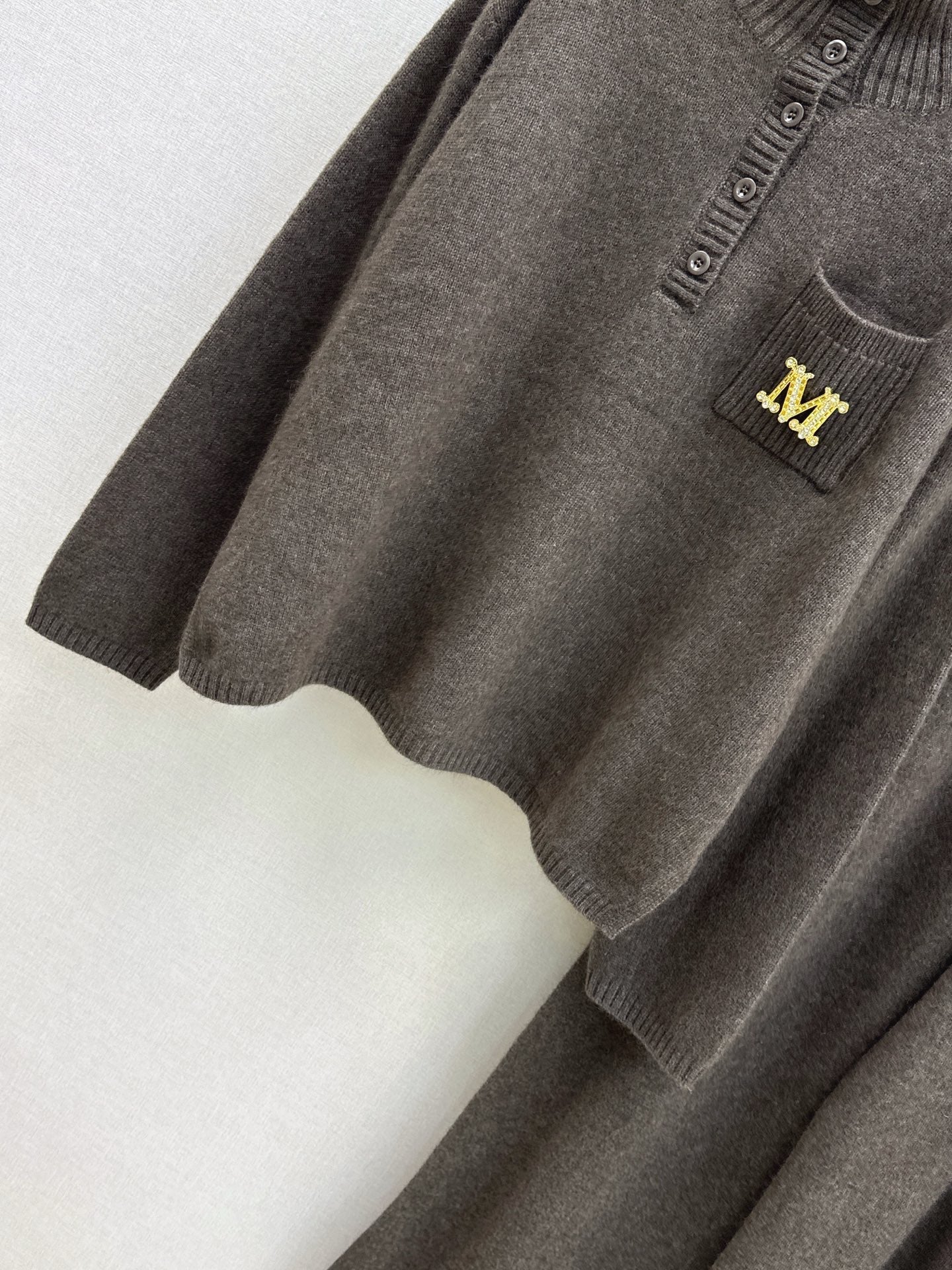 Max NEW knitted suit