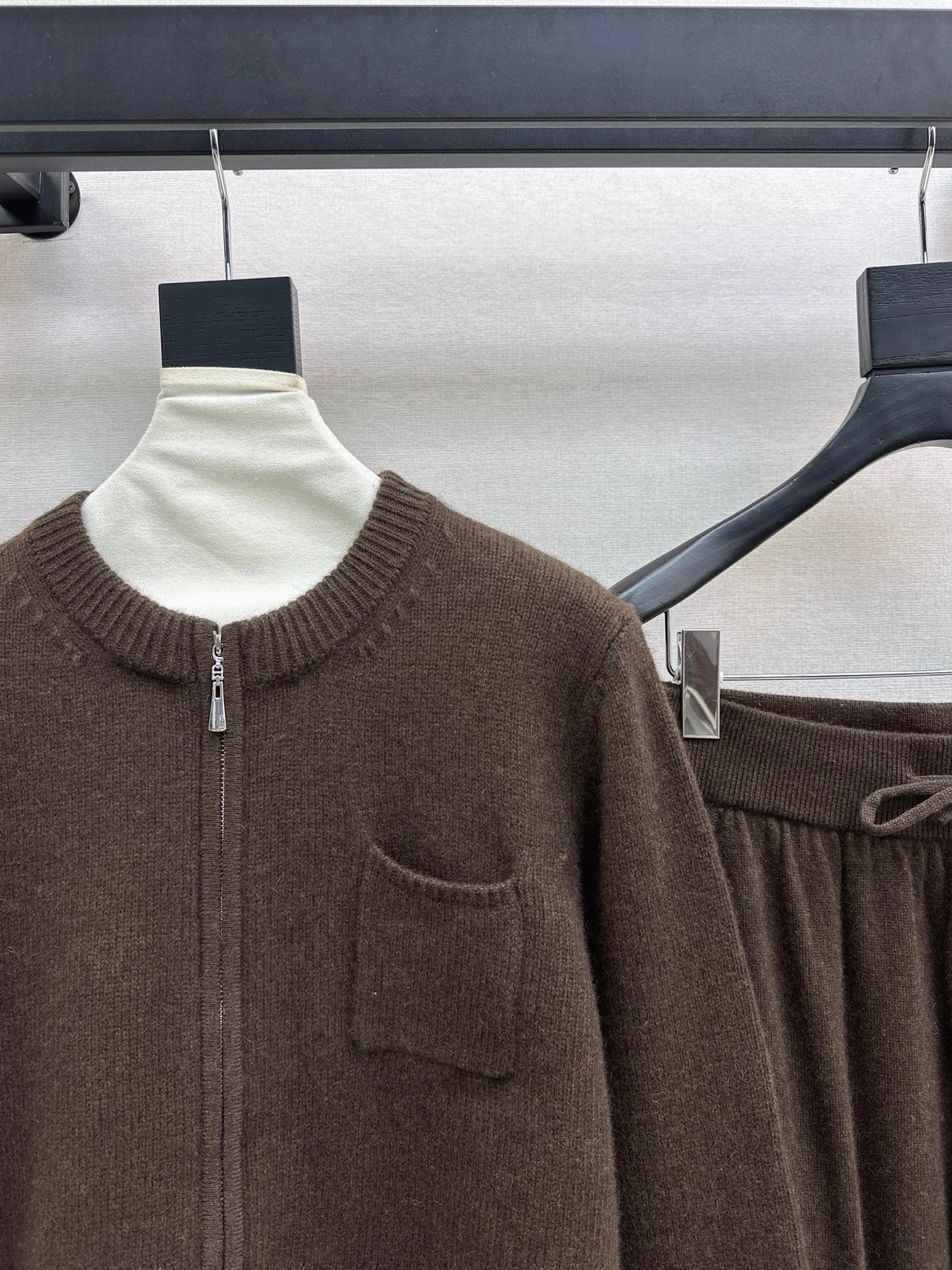 Loro NEW knitted suit