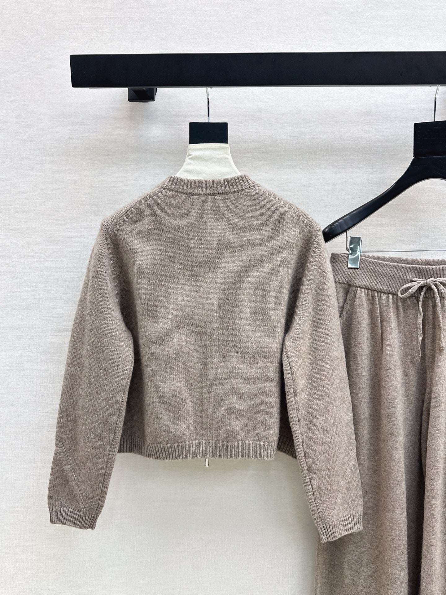 Loro NEW knitted suit