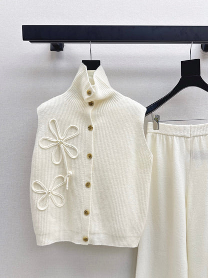 Chan NEW sleeveless knitted suit