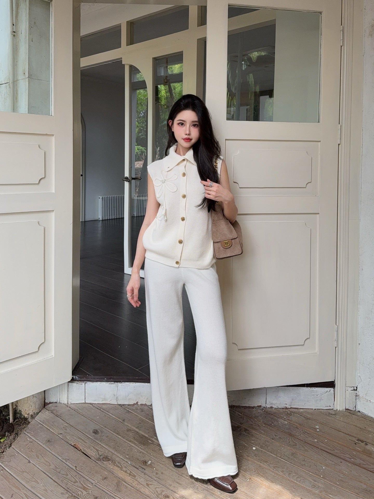 Chan NEW sleeveless knitted suit