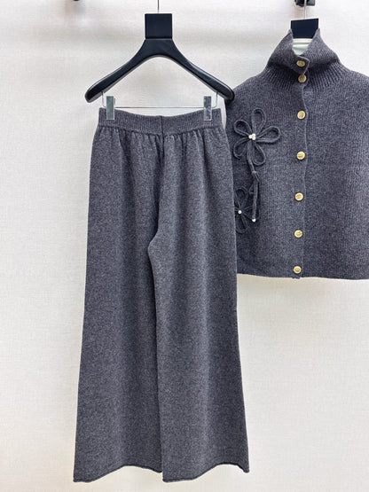 Chan NEW sleeveless knitted suit