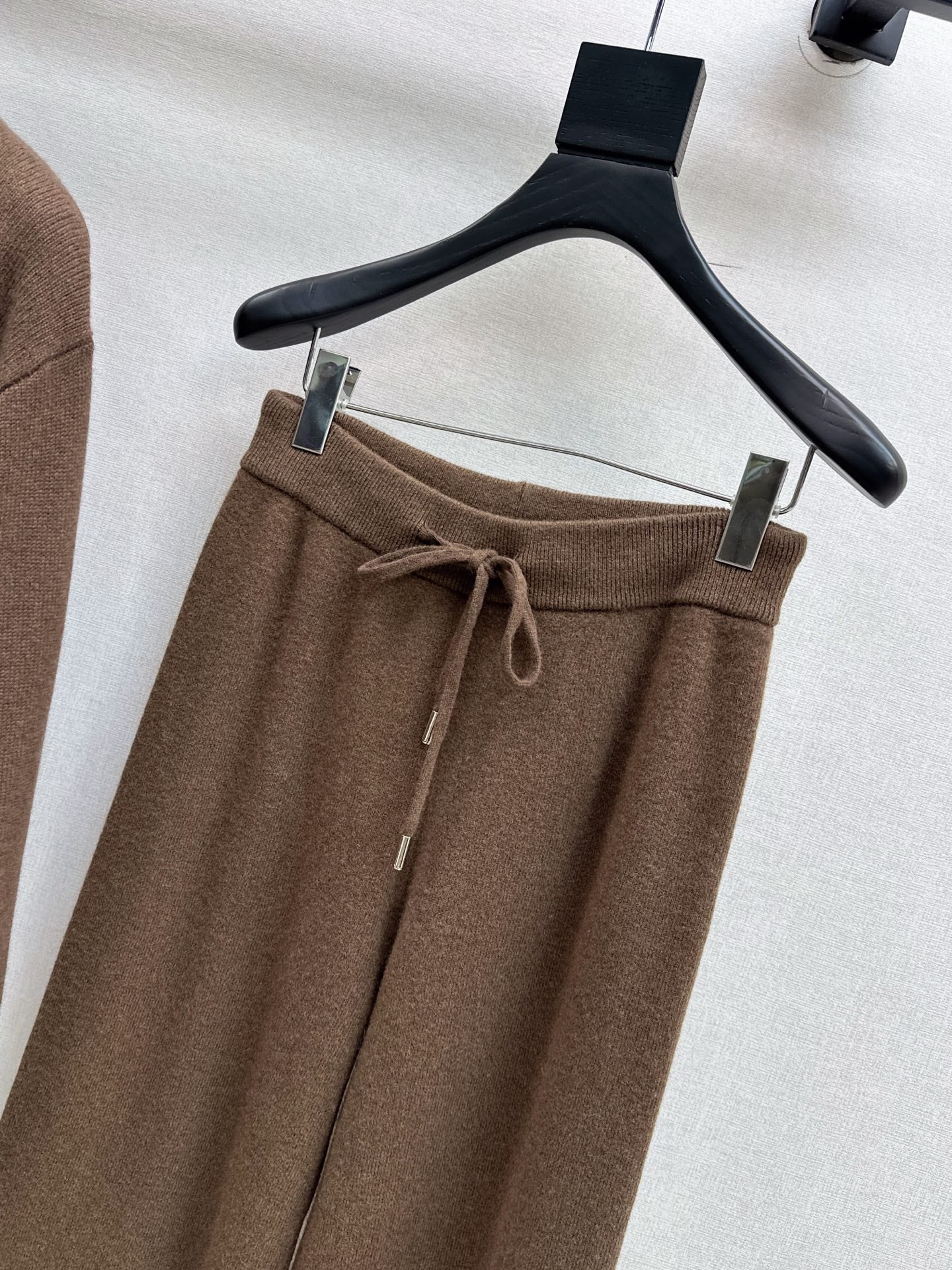 Burne NEW knitted suit