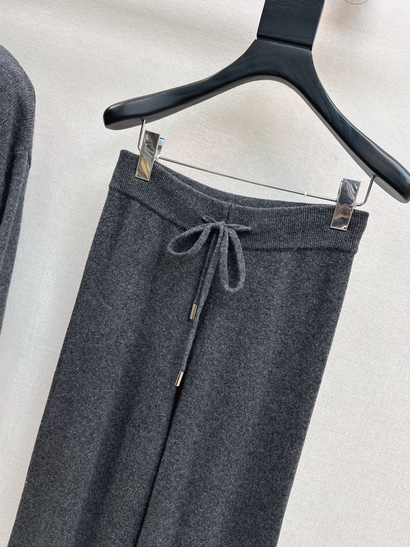 Burne NEW knitted suit