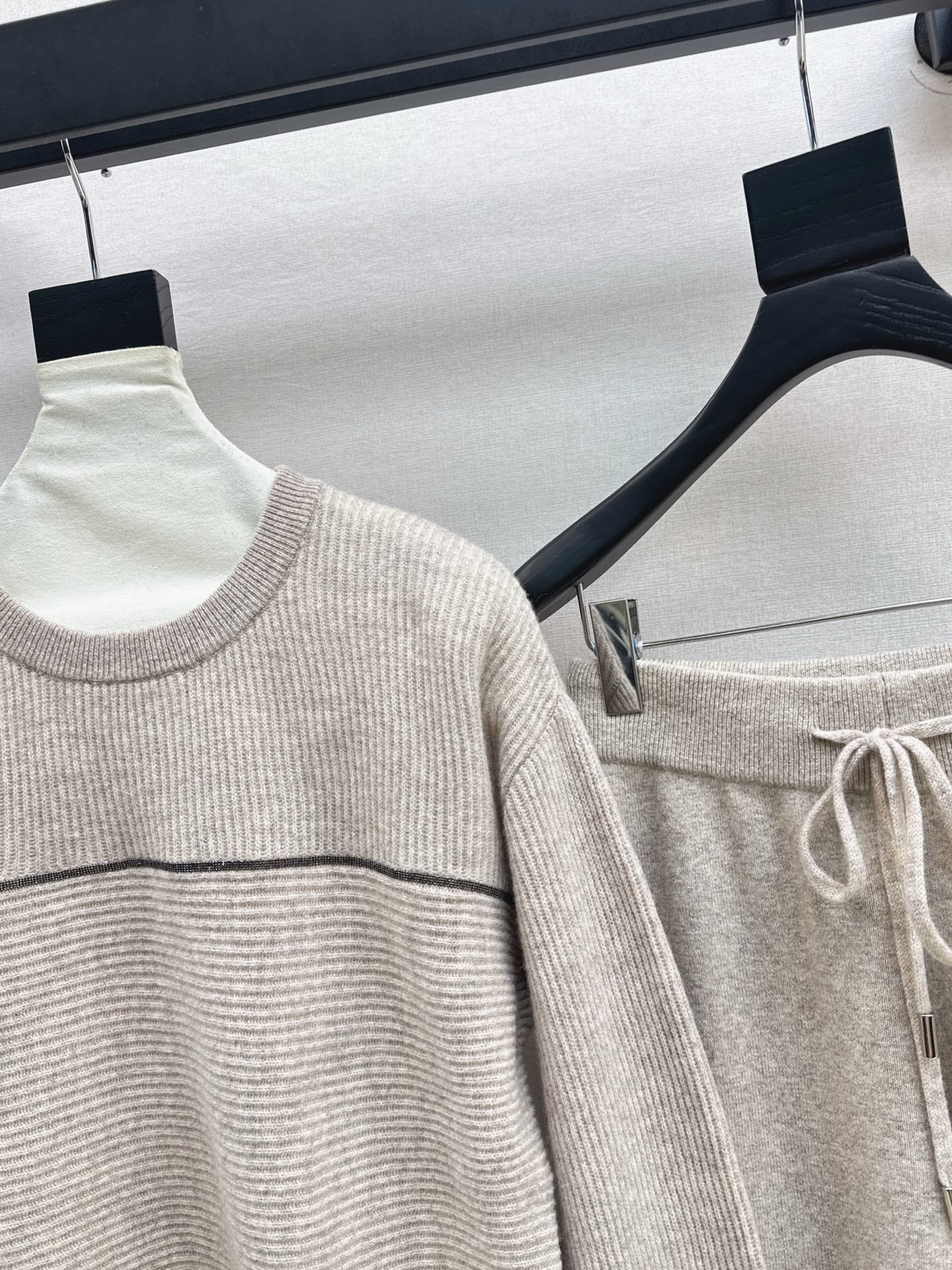 Burne NEW knitted suit