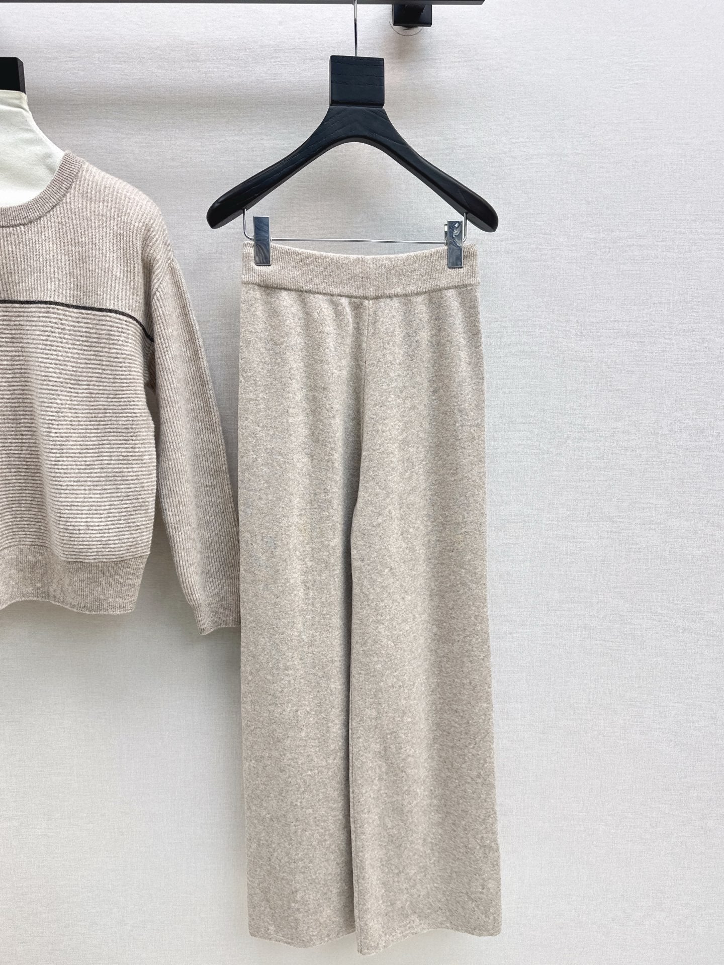 Burne NEW knitted suit