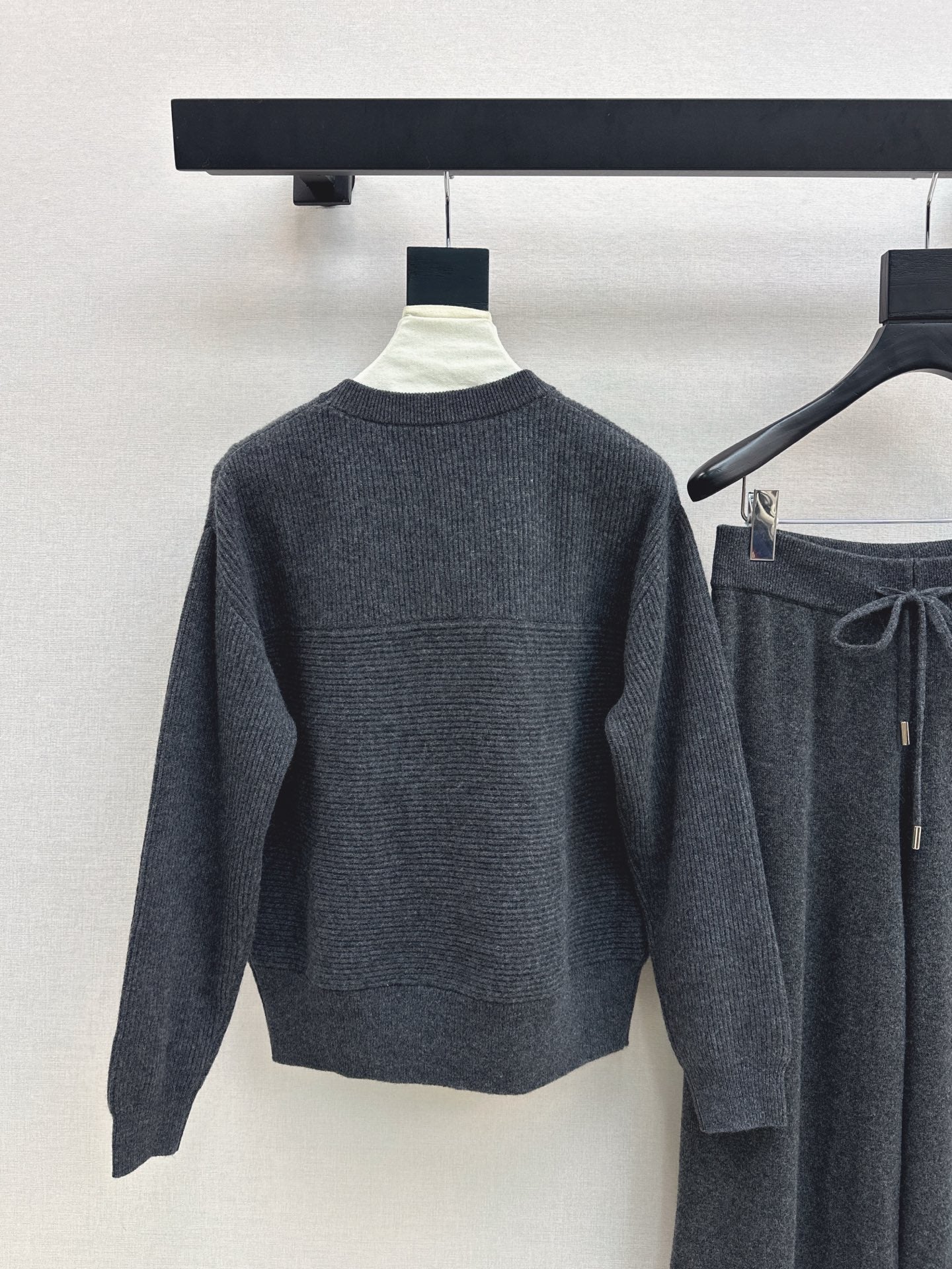 Burne NEW knitted suit