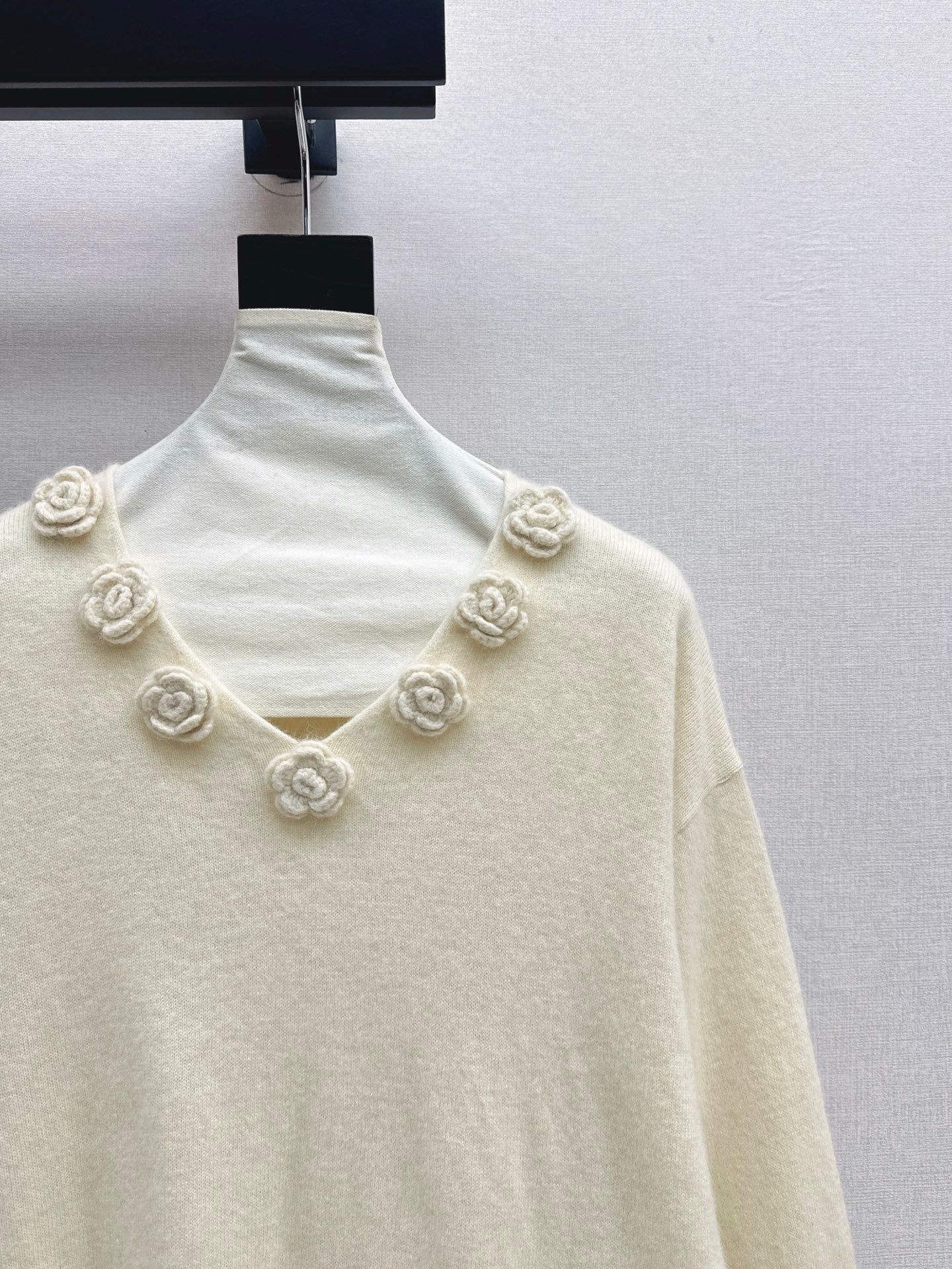 Chan NEW V-neck sweater
