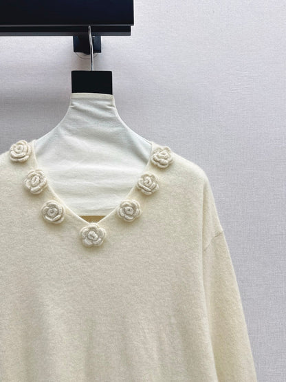 Chan NEW V-neck sweater