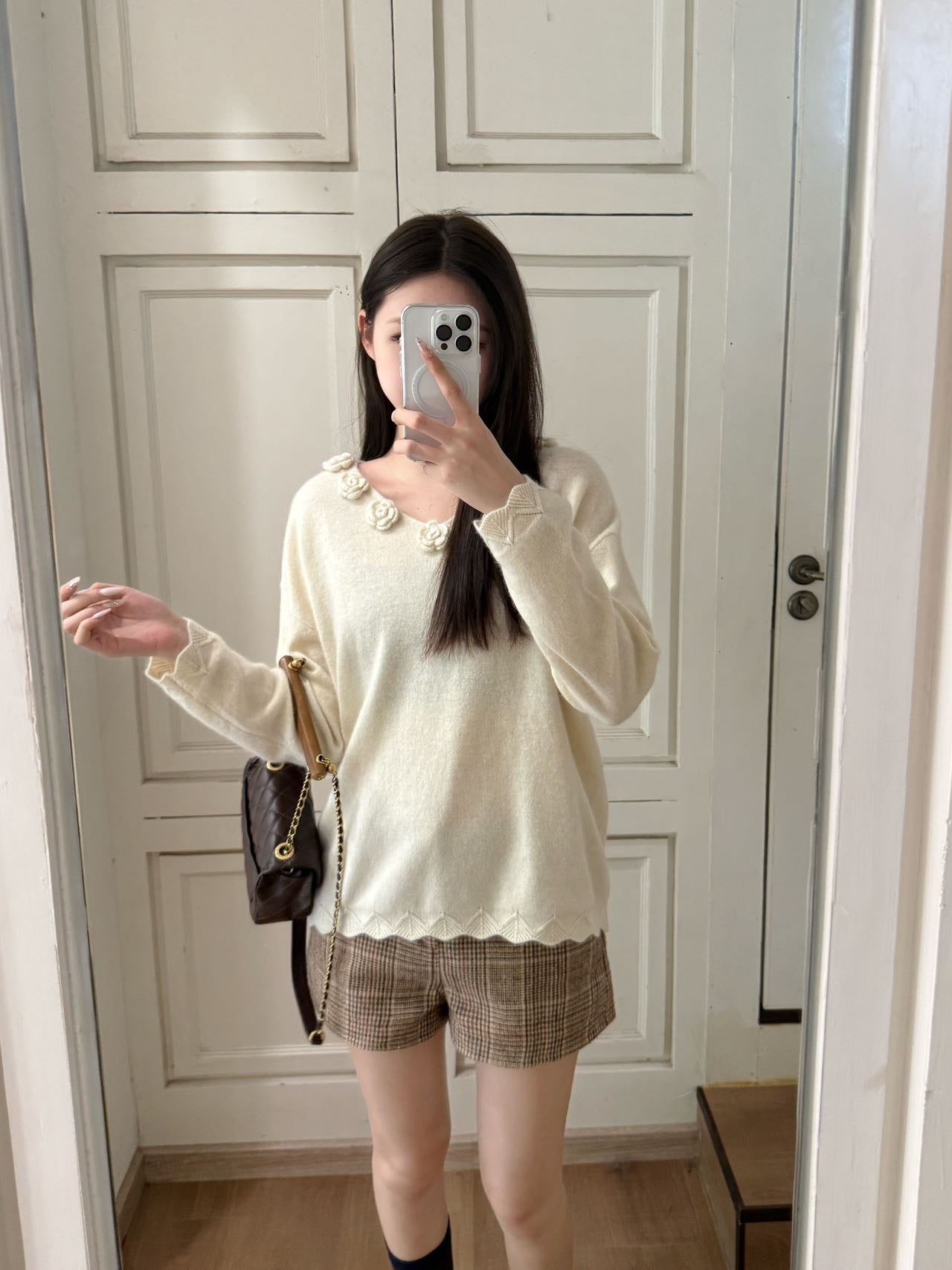 Chan NEW V-neck sweater