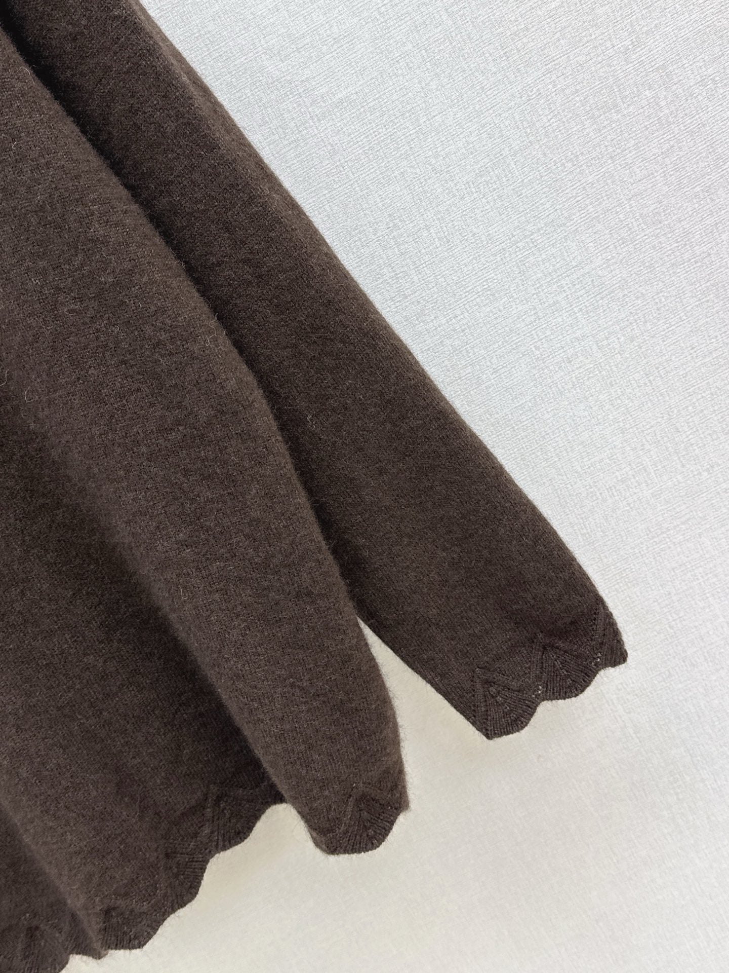 Chan NEW V-neck sweater